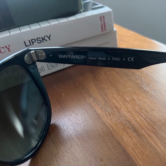 Ray-Ban Wayfarers-Black frame/green lenses - Picture 4 of 4